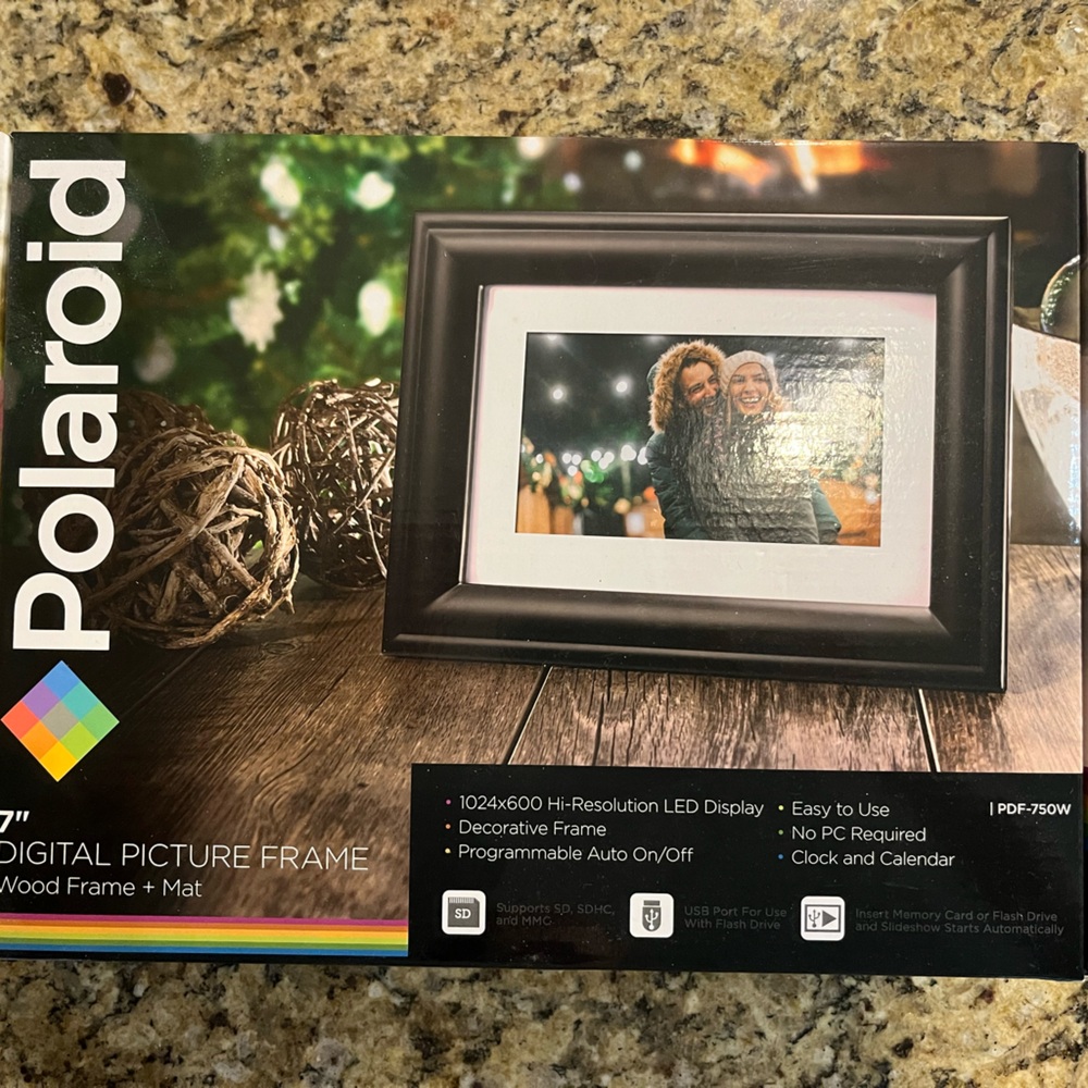 NIB Polaroid Digital Picture Frame 7”
